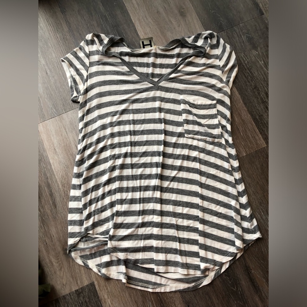 H by bordeaux Gray and White Striped Women’s V-Neck Pocket Tee Size Small